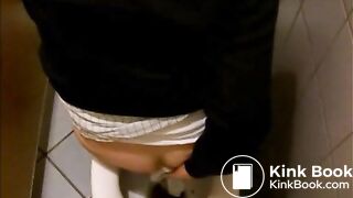 Auf öffentlichem Klo 2