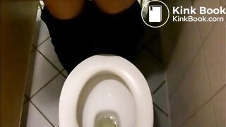 Auf öffentlichem Klo 2