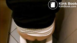 Auf öffentlichem Klo 2