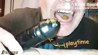 Scat Tragando mierdaScat Swallowing shit