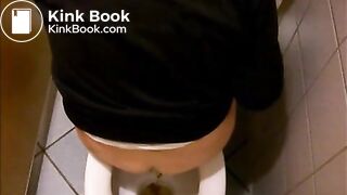 Auf öffentlichem Klo 4