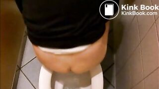 Auf öffentlichem Klo 4