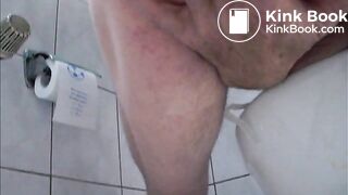 2XIns Klo gepisst und DAVOR gescatet