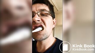 Scat teethbrushing
