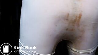 enema in weiße Leggings laufen lassen und Möhrchenfick