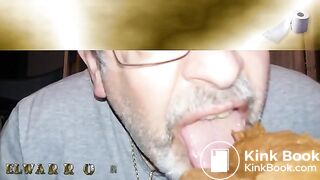 En bandeja, mi caca Pooping on a tray