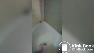 Je me branle et jute avec ma merde