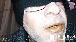 Sirviendo la mierda Serving poo