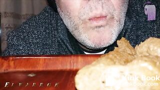 Sirviendo la mierda Serving poo