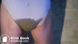 Dünnschiss in Damenslip