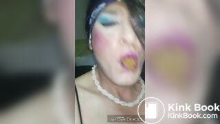 Scatqueenleila eating big pille