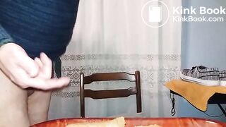 Cagando en bandeja
