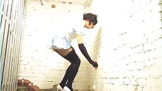 sissy zofe beim keller streichen scat piss