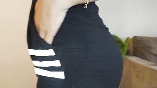 Hitting crabs, sticking the big dick in the tight pussy and sensualizing