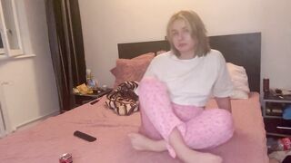 Chilling while smoking and farting in pijamas