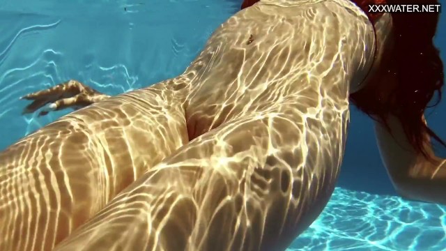 Big ass Latina Yenifer Chacon swimming