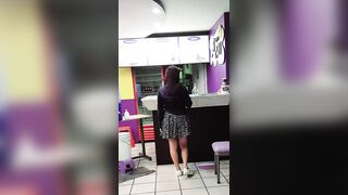 Siempre estoy mojada me gusta mostrar mi coño en publico