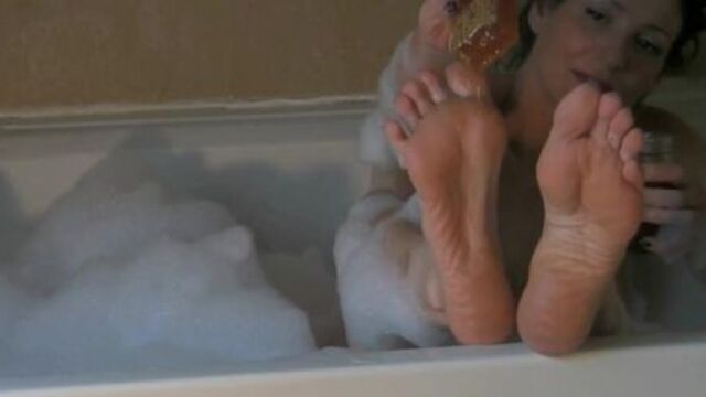 Milf bath oily soles