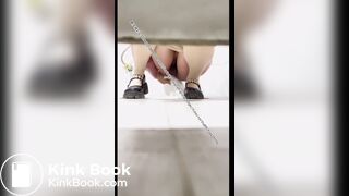 Beautiful women pooping in the toilet 44