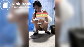 Beautiful women pooping in the toilet 72