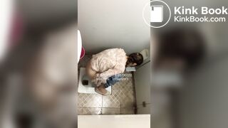 Beautiful women pooping in the toilet 74