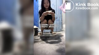 Beautiful women pooping in the toilet 76