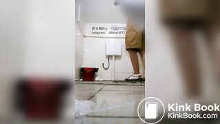 Beautiful women pooping in the toilet 82