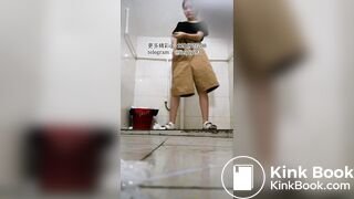 Beautiful women pooping in the toilet 82