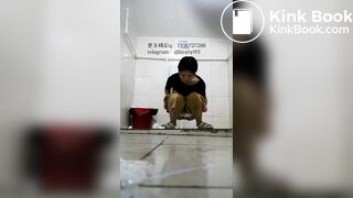 Beautiful women pooping in the toilet 82