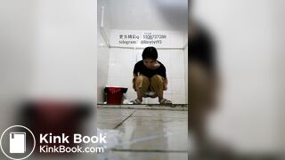 Beautiful women pooping in the toilet 82