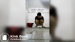 Beautiful women pooping in the toilet 82