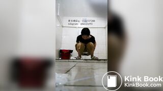 Beautiful women pooping in the toilet 82