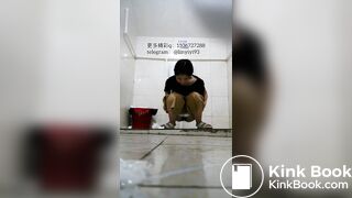 Beautiful women pooping in the toilet 82