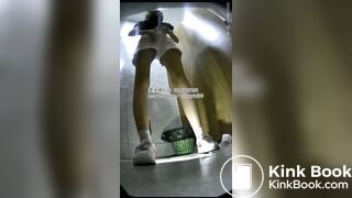 Beautiful women pooping in the toilet 87