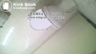 Beautiful women pooping in the toilet 88