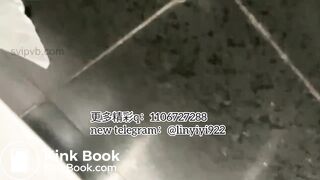 Beautiful women pooping in the toilet 91