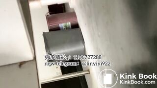 Beautiful women pooping in the toilet 91