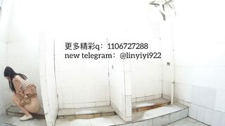 Beautiful women pooping in the toilet 92