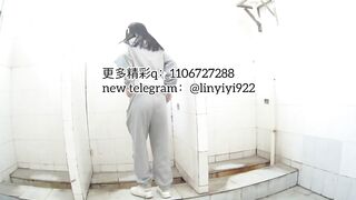 Beautiful women pooping in the toilet 92