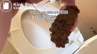 Beautiful women pooping in the toilet 113