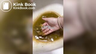 Beautiful women pooping in the toilet 124