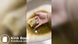 Beautiful women pooping in the toilet 124