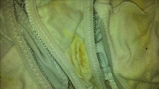 Une semaine de culottes garnies, je jouis dans ses traces et résidus