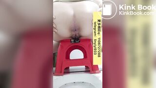 Beautiful women pooping in the toilet 129