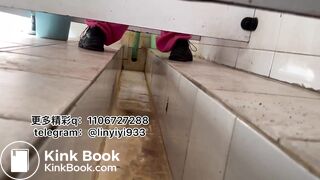 Beautiful women pooping in the toilet  133