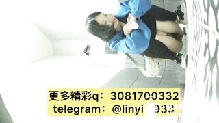 Beautiful women pooping in the toilet 136