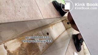 Beautiful women pooping in the toilet 137