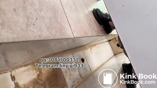 Beautiful women pooping in the toilet 137