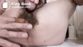 Débordement fécal, je me frotte la verge dans mon caca et je jouis sur mon anus