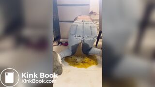 Beautiful women pooping in the toilet 143